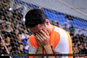 خداحافظی محمود لطفی بازیکن شهروند ساری  بعد از ۱۵ سال با فوتسال /عکاس :احمدقربانی