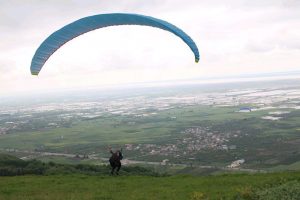 یک مازندرانی رکورد پرواز با پاراگلایدر در آسیا را شکست