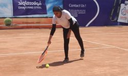 چوبینه قهرمان مسابقات تنیس هزار امتیازی کشور در آمل