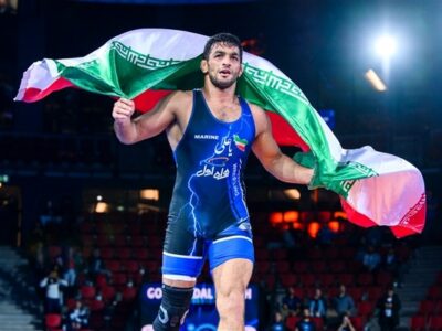 میان دشمن و وطن ننگ بر آنکه شک کند!