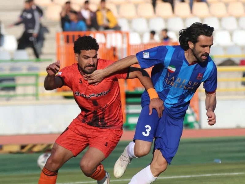 صدرنشین لیگ یک بدون بازی دست به دست شد!