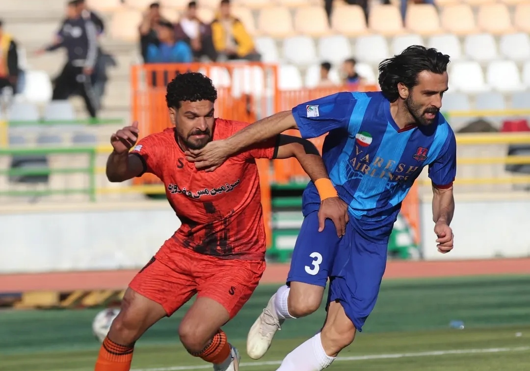 صدرنشین لیگ یک بدون بازی دست به دست شد!