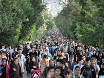 فیلم |  همایش پیاده‌روی خانوادگی در شهر کتالم و سادات شهر