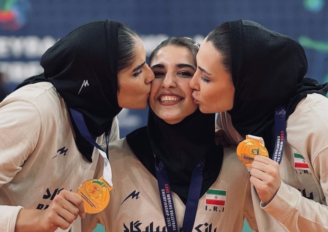 ویدیو| تبریک تولد خاص نگار هاشمی به پدرش در پخش زنده خارجی!