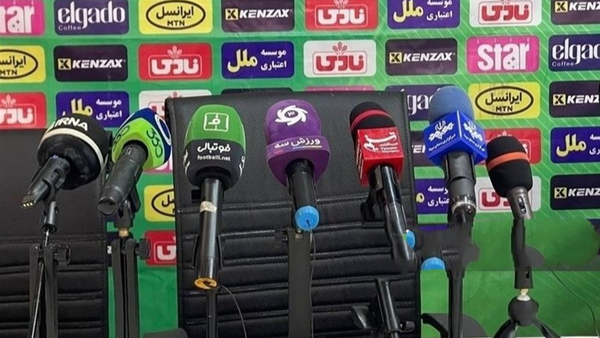 توهین سیستماتیک به رسانه‌ها؛ نشست‌های خبری یا نمایشِ بی‌احترامی؟